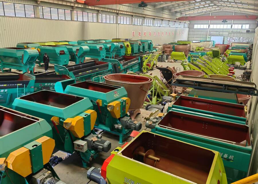 Choosing the Right TMR Mixer Size Different sizes of NexAgri TMR mixer wagons