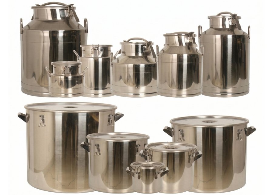 A lineup of different sized milk cans, from a small 5L to a large 200L.