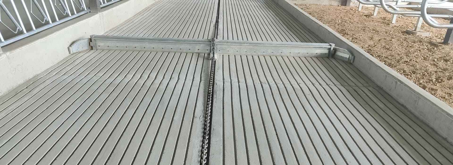 Automatic Heavy-Duty Manure Scraper System
