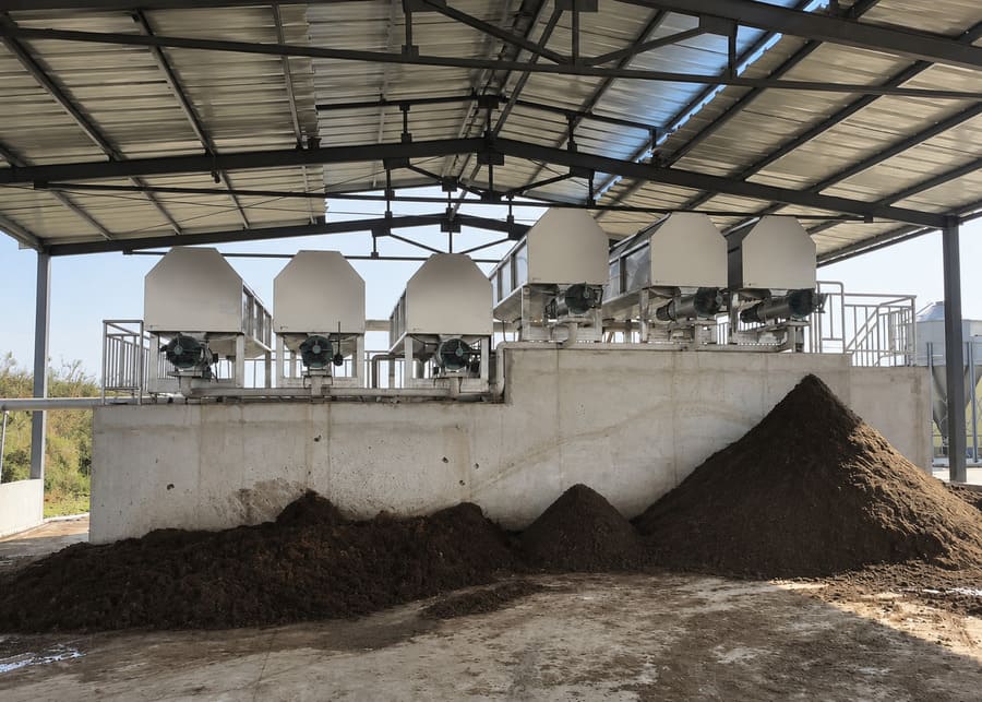 Heavy-Duty Multi-Unit Manure Screw Press Separator Station Industrial 6-unit manure solid-liquid separation system processing slurry at a large dairy farm