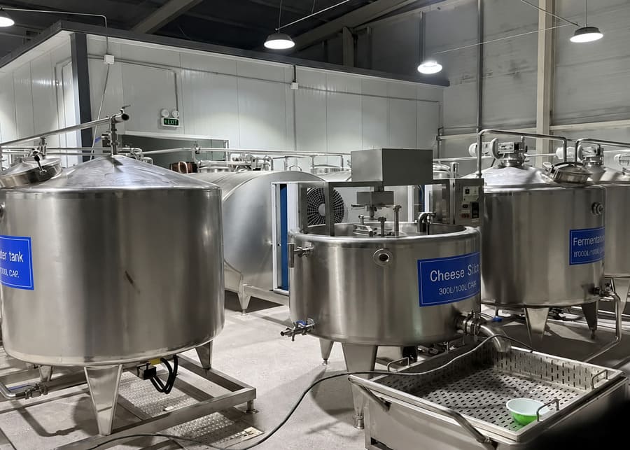 Stainless steel goat milk processing line with cheese vat and pasteurization tanks
