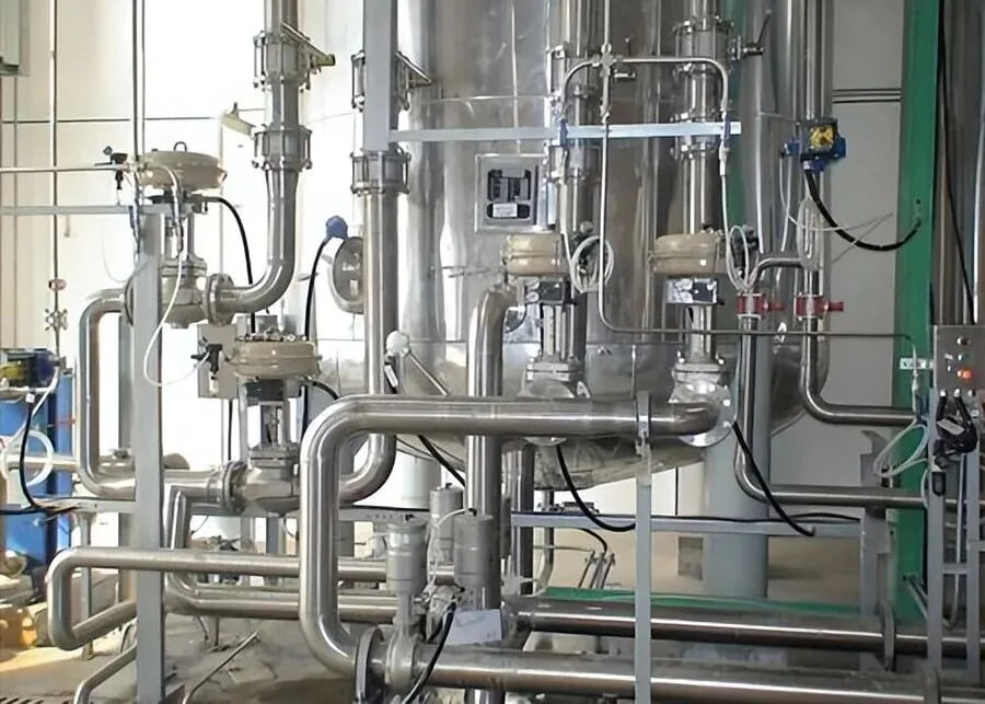 Sanitary stainless steel piping system and CIP valve manifold in a dairy processing plant