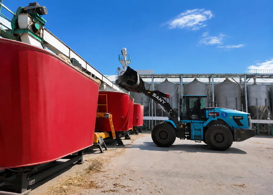 cattle fattening TMR mixer and feed efficiency